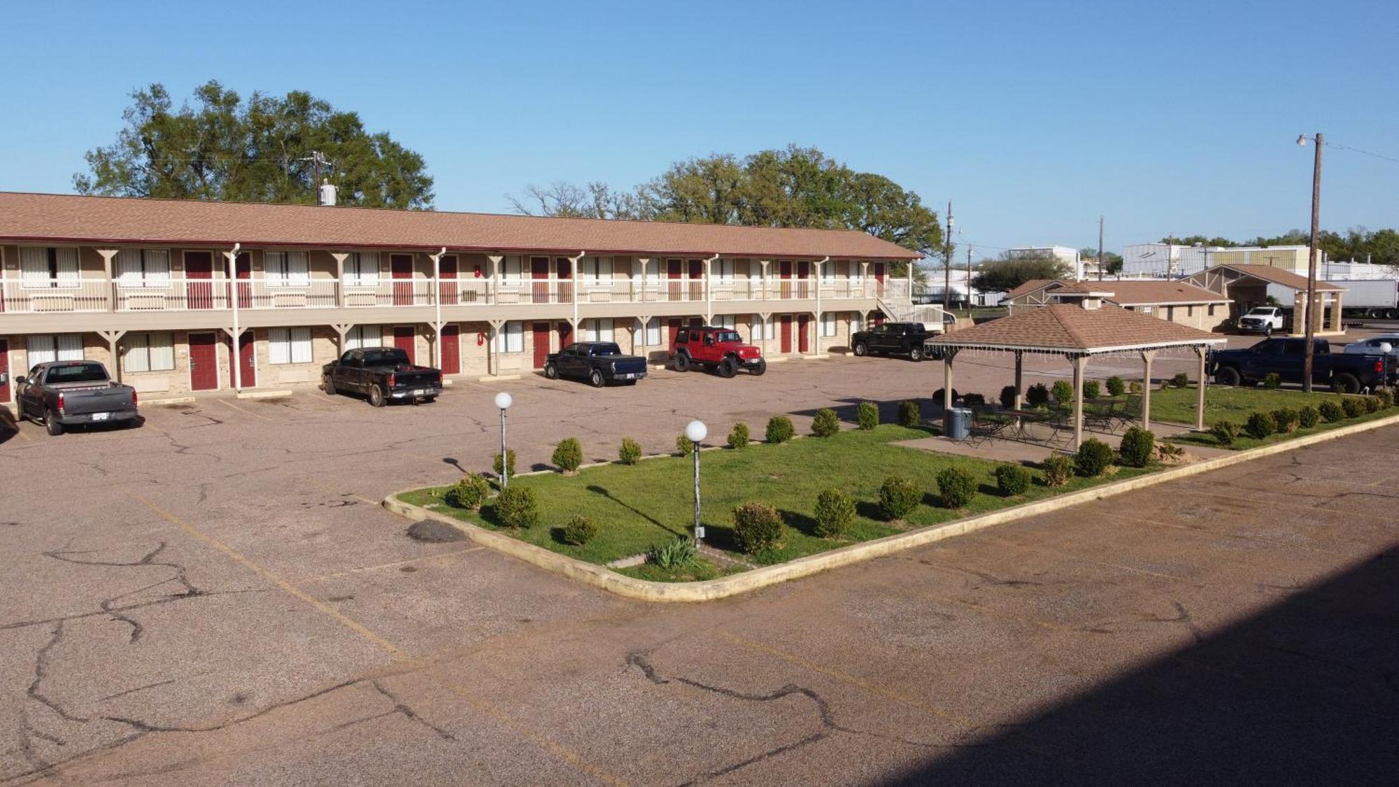 Countryside Inn Malakoff Exterior photo