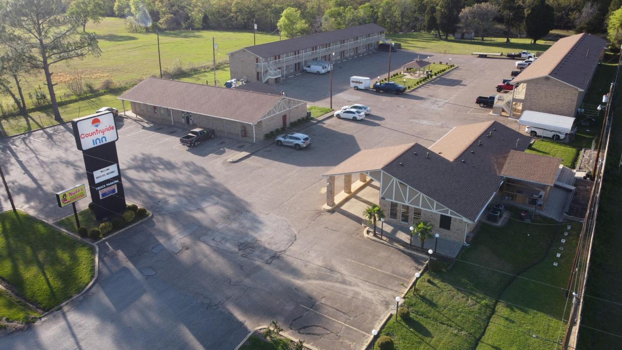 Countryside Inn Malakoff Exterior photo
