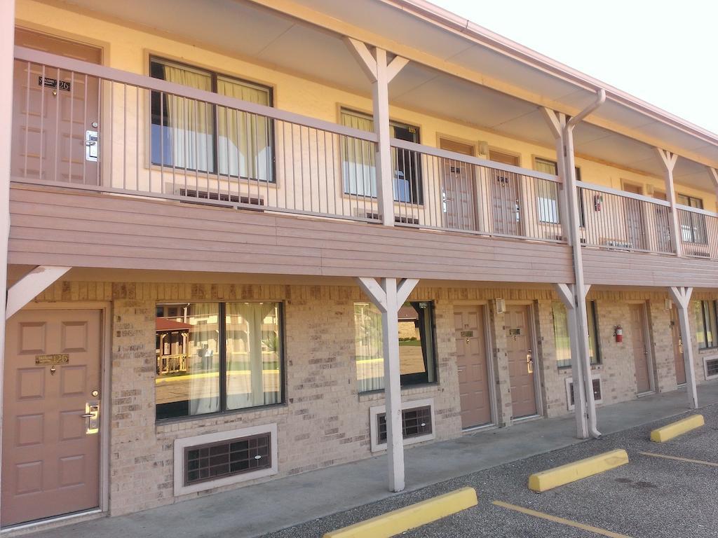 Countryside Inn Malakoff Exterior photo