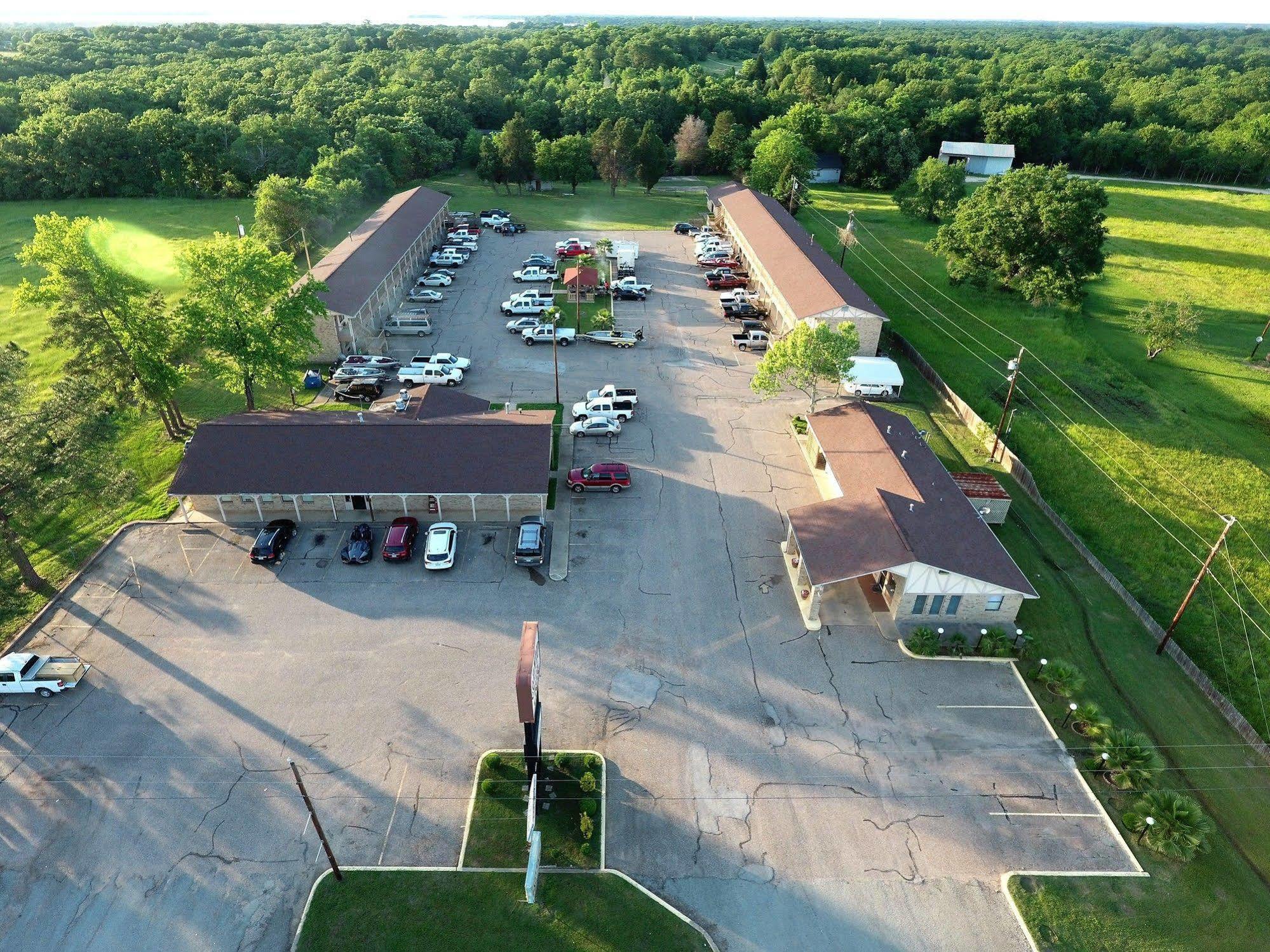 Countryside Inn Malakoff Exterior photo